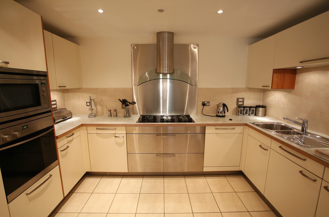 photo of a kitchen room